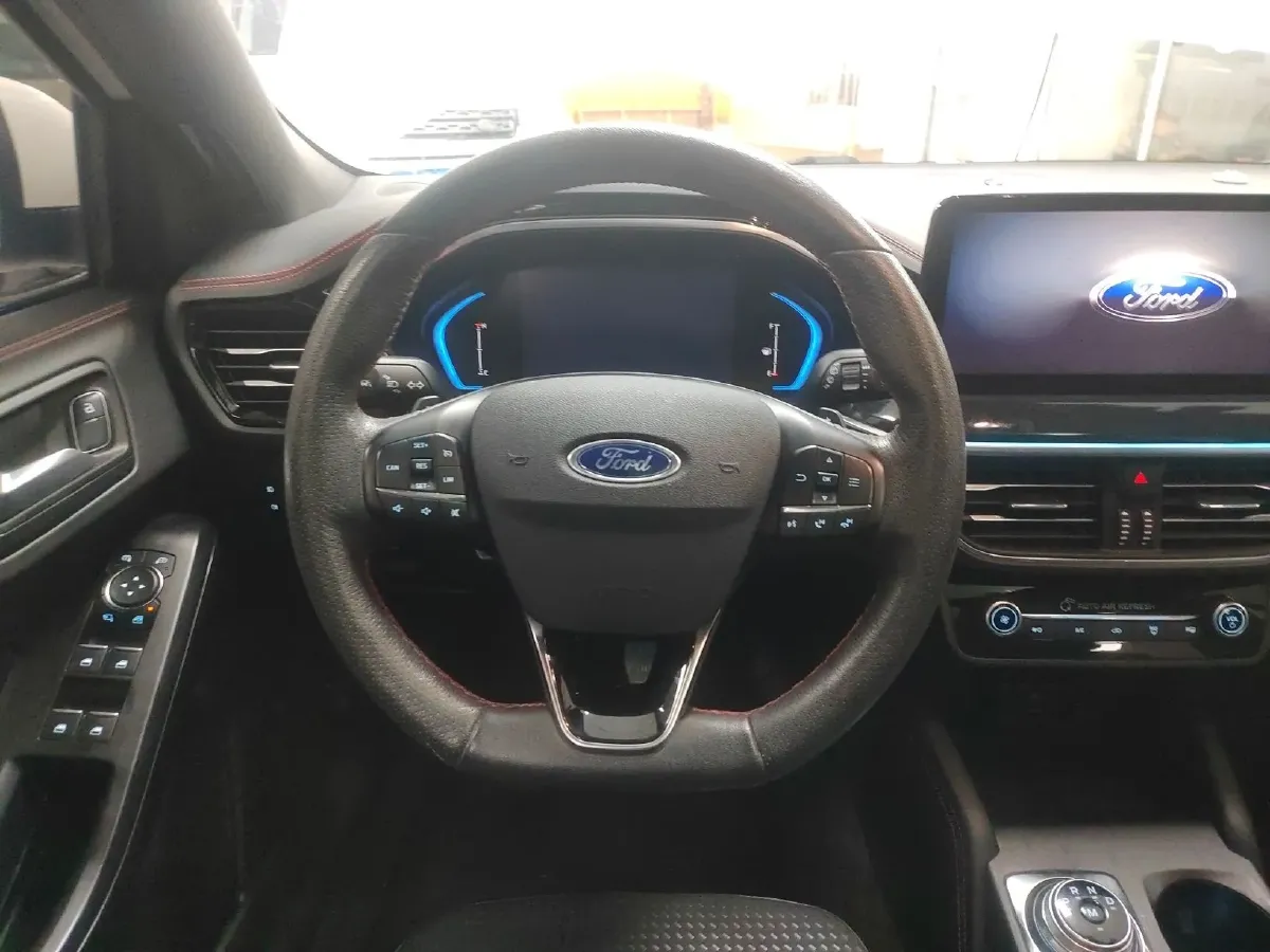 2021 Ford Focus 1.5T 174HP L3 8AT,autocango,china used car exporter,china ev exporter,chinese used car exporter,chinese used ev exporter