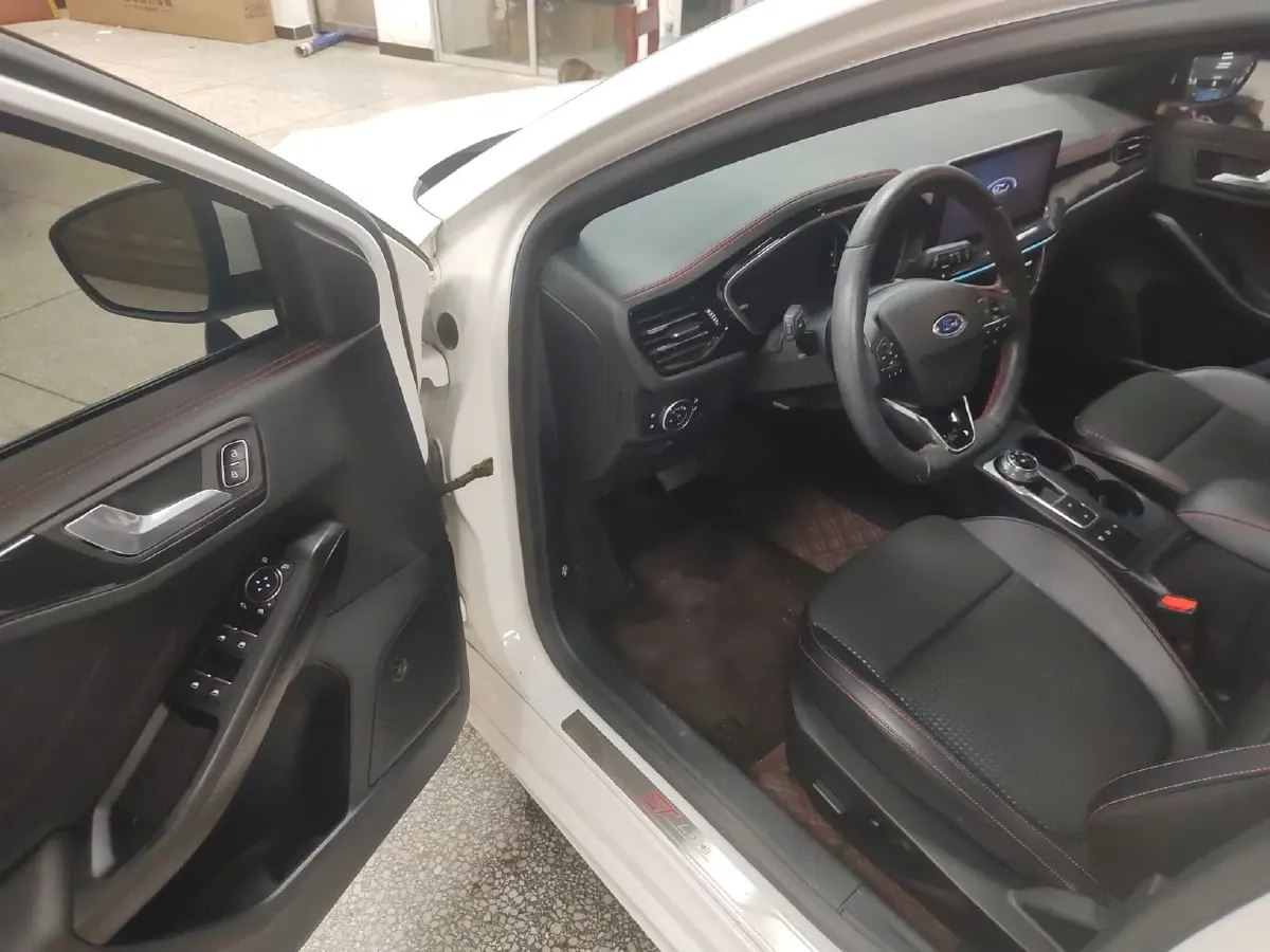 2021 Ford Focus 1.5T 174HP L3 8AT,autocango,china used car exporter,china ev exporter,chinese used car exporter,chinese used ev exporter