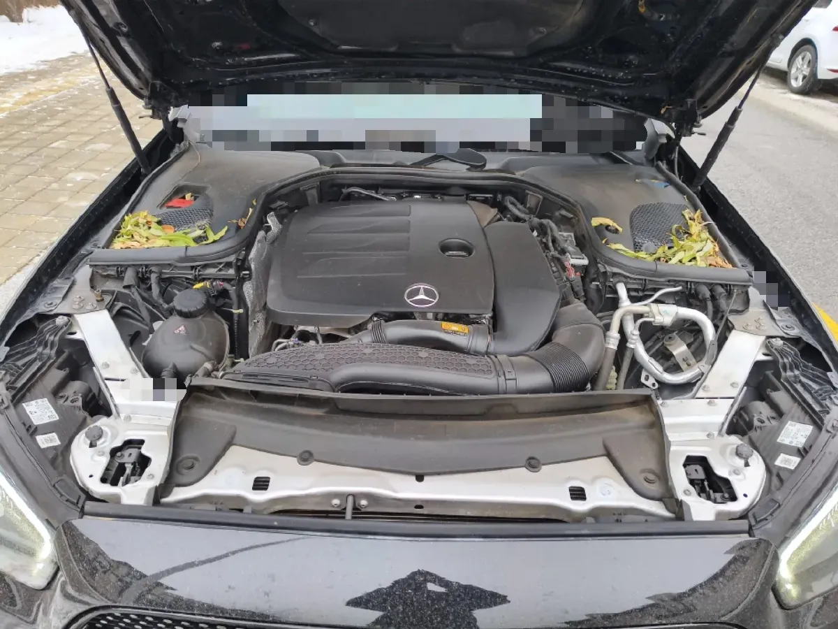 2021 Mercedes-Benz V Class 2.0T 211HP L4 9AT,autocango,china used car exporter,china ev exporter,chinese used car exporter,chinese used ev exporter