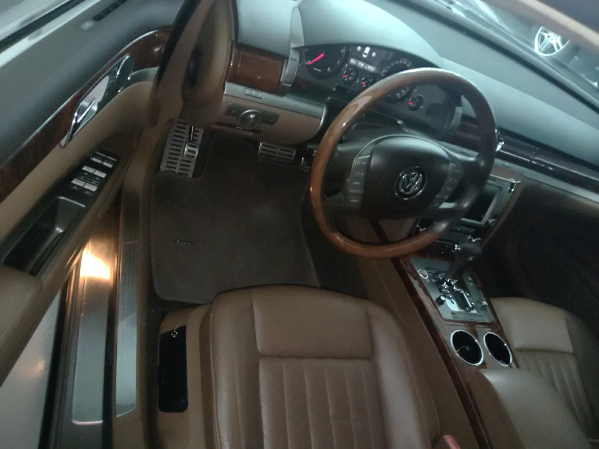 2012 Volkswagen Pheaton 3.0L 250HP V6 6AT,autocango,china used car exporter,china ev exporter,chinese used car exporter,chinese used ev exporter