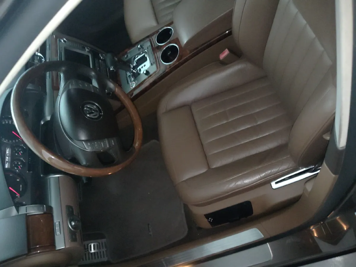 2012 Volkswagen Pheaton 3.0L 250HP V6 6AT,autocango,china used car exporter,china ev exporter,chinese used car exporter,chinese used ev exporter