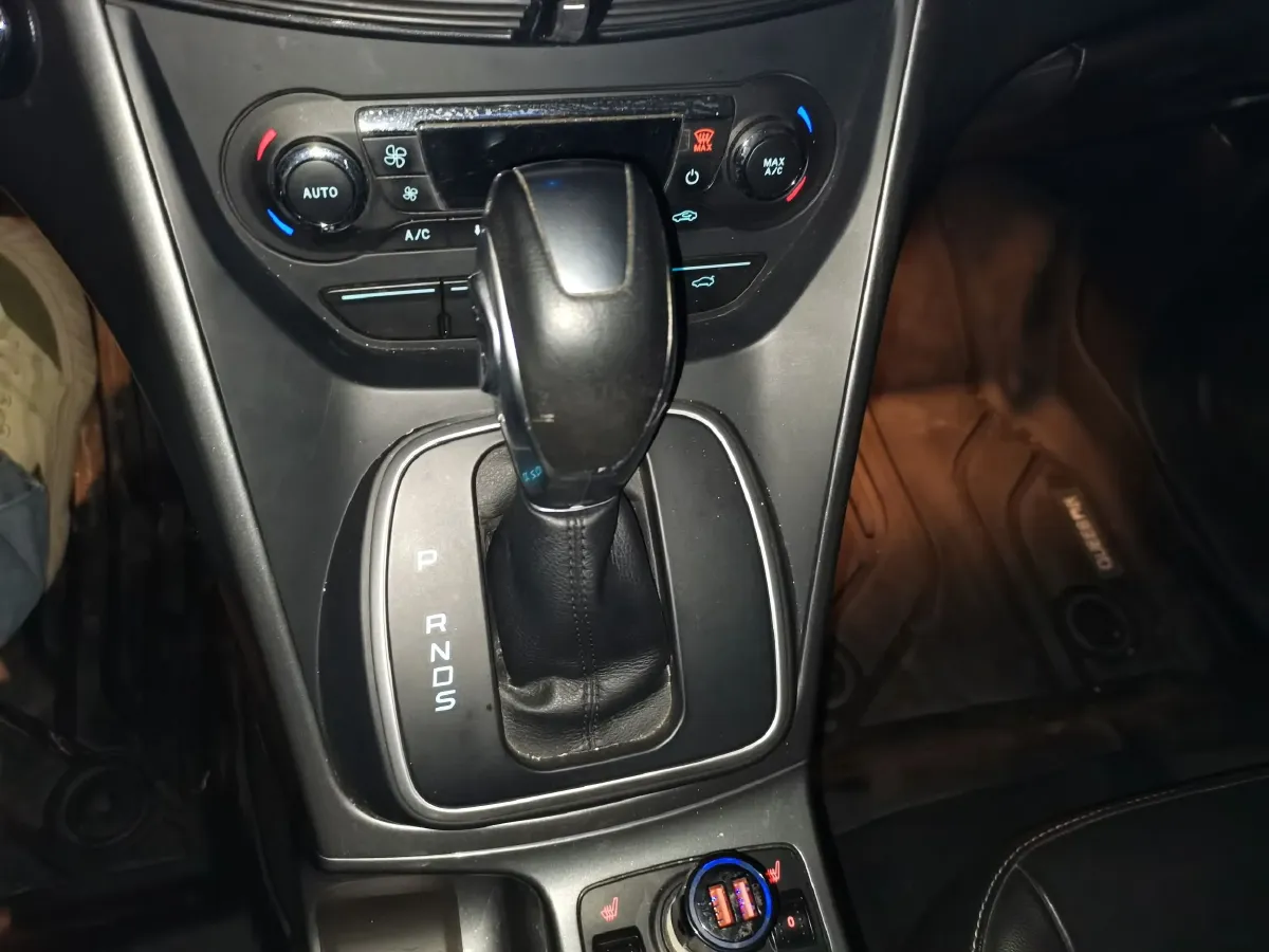 2015 Ford Kuga 2.0T 242HP L4 6AT,autocango,china used car exporter,china ev exporter,chinese used car exporter,chinese used ev exporter