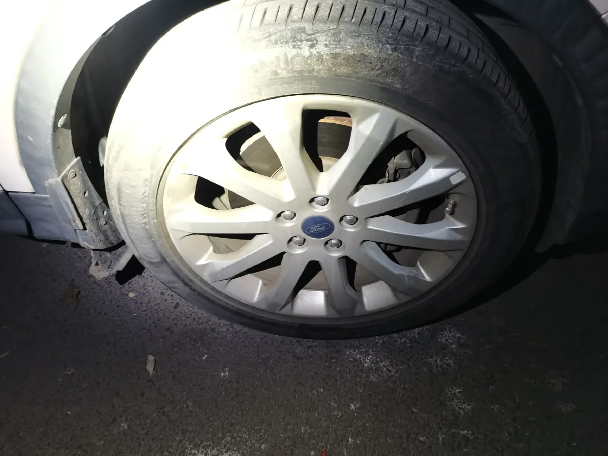 2015 Ford Kuga 2.0T 242HP L4 6AT,autocango,china used car exporter,china ev exporter,chinese used car exporter,chinese used ev exporter