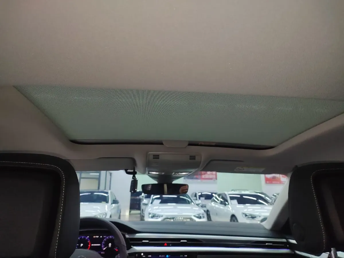 2024 Volkswagen CC 2.0T 220HP L4 7DCT,autocango,china used car exporter,china ev exporter,chinese used car exporter,chinese used ev exporter