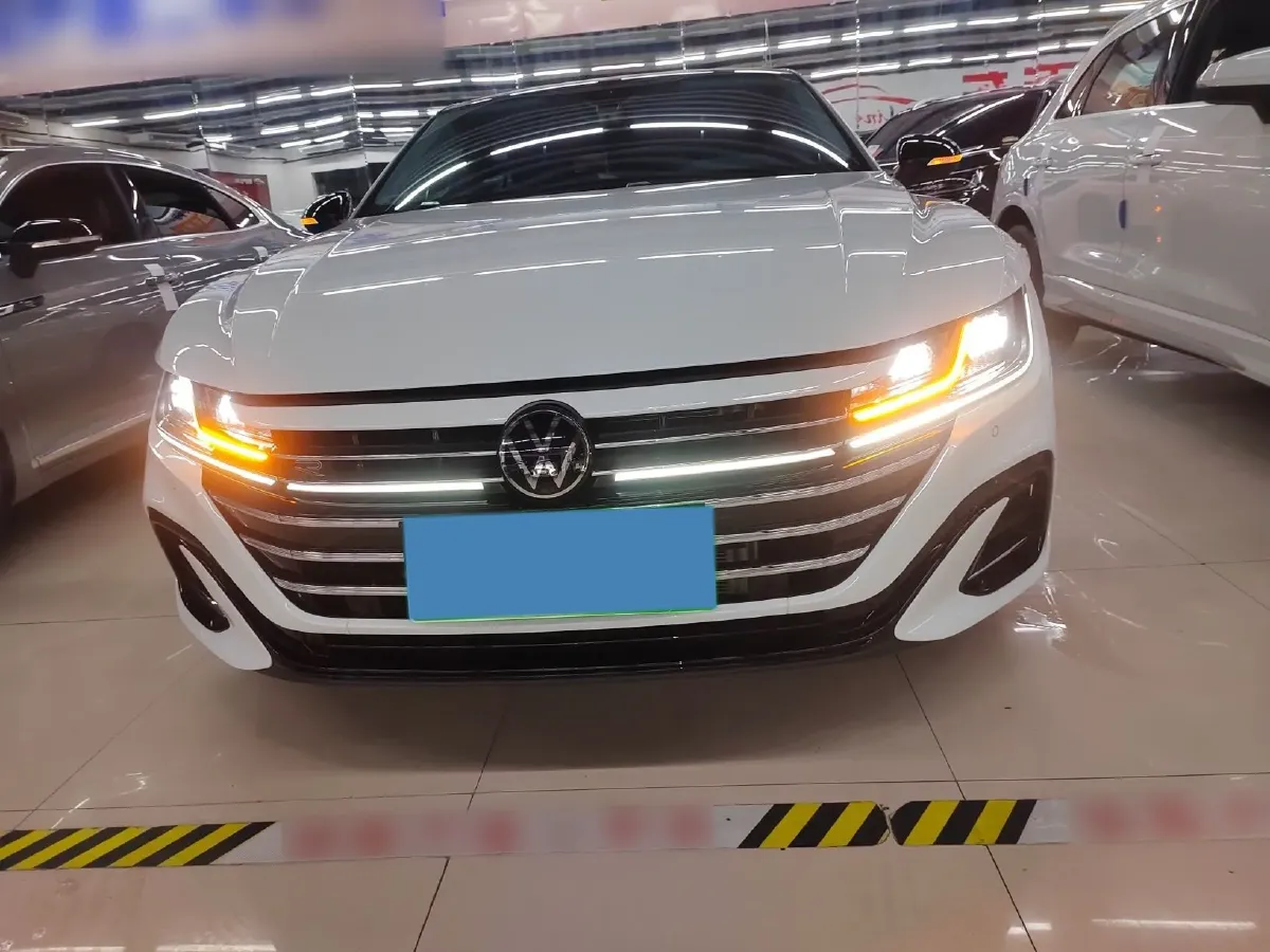 2024 Volkswagen CC 2.0T 220HP L4 7DCT,autocango,china used car exporter,china ev exporter,chinese used car exporter,chinese used ev exporter