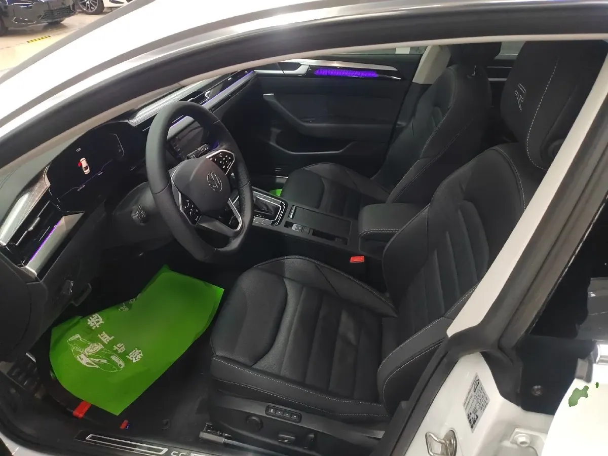 2024 Volkswagen CC 2.0T 220HP L4 7DCT,autocango,china used car exporter,china ev exporter,chinese used car exporter,chinese used ev exporter