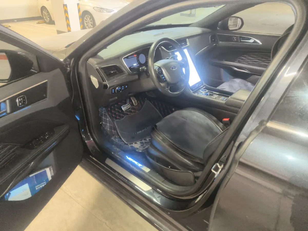 2019 Ford Taurus 2.0T 245HP L4 8AT,autocango,china used car exporter,china ev exporter,chinese used car exporter,chinese used ev exporter