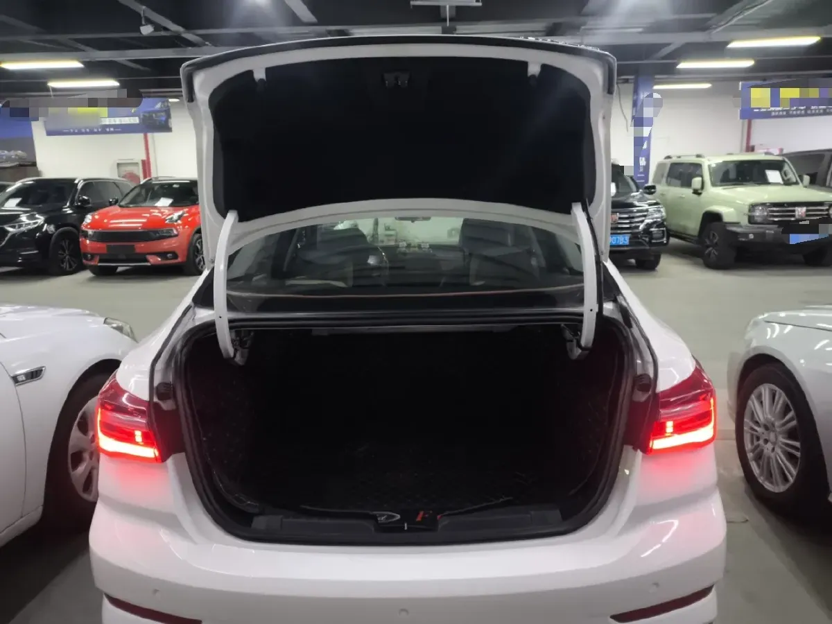 2021 Ford Escort 1.5L 122HP L3 6AT,autocango,china used car exporter,china ev exporter,chinese used car exporter,chinese used ev exporter