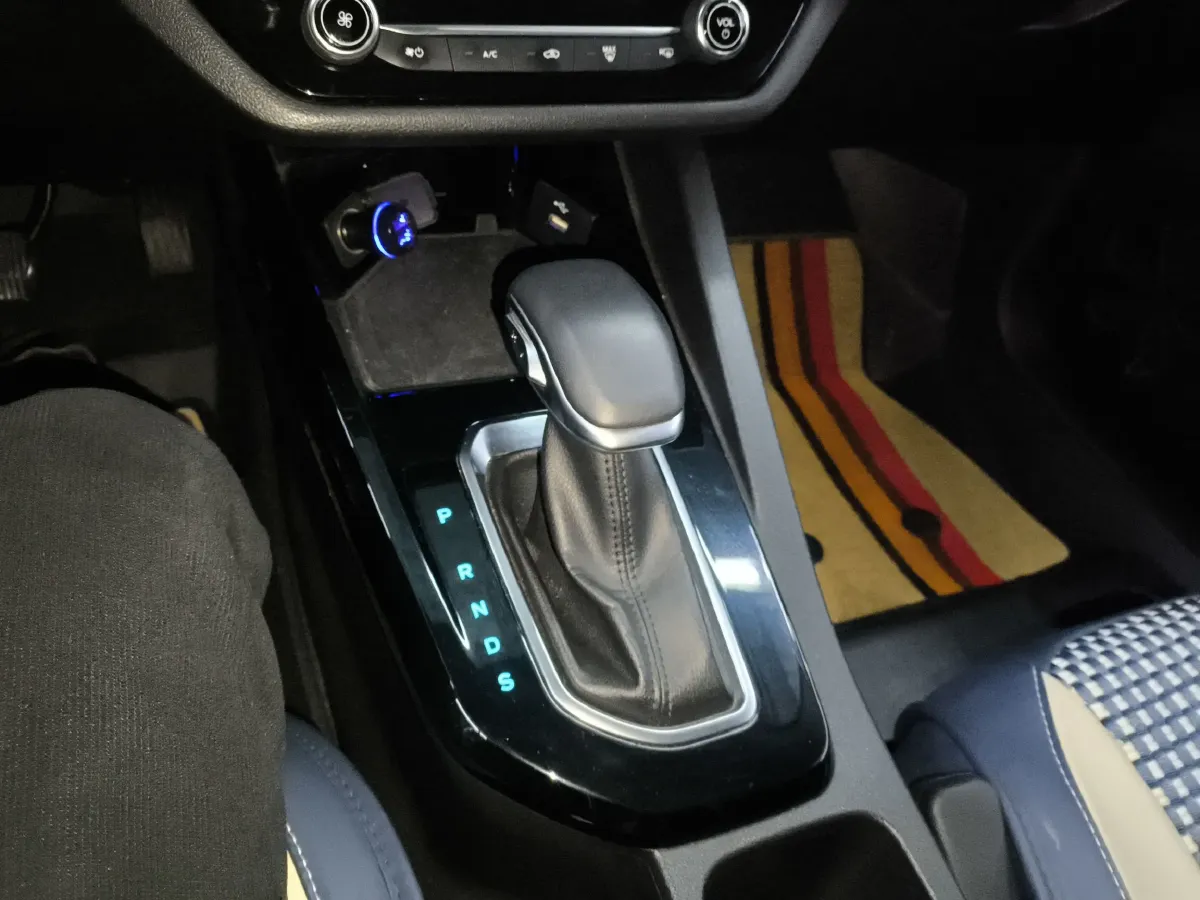 2021 Ford Escort 1.5L 122HP L3 6AT,autocango,china used car exporter,china ev exporter,chinese used car exporter,chinese used ev exporter