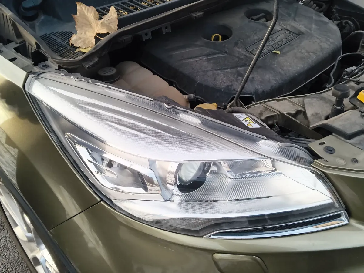 2015 Ford Kuga 2.0T 242HP L4 6AT,autocango,china used car exporter,china ev exporter,chinese used car exporter,chinese used ev exporter