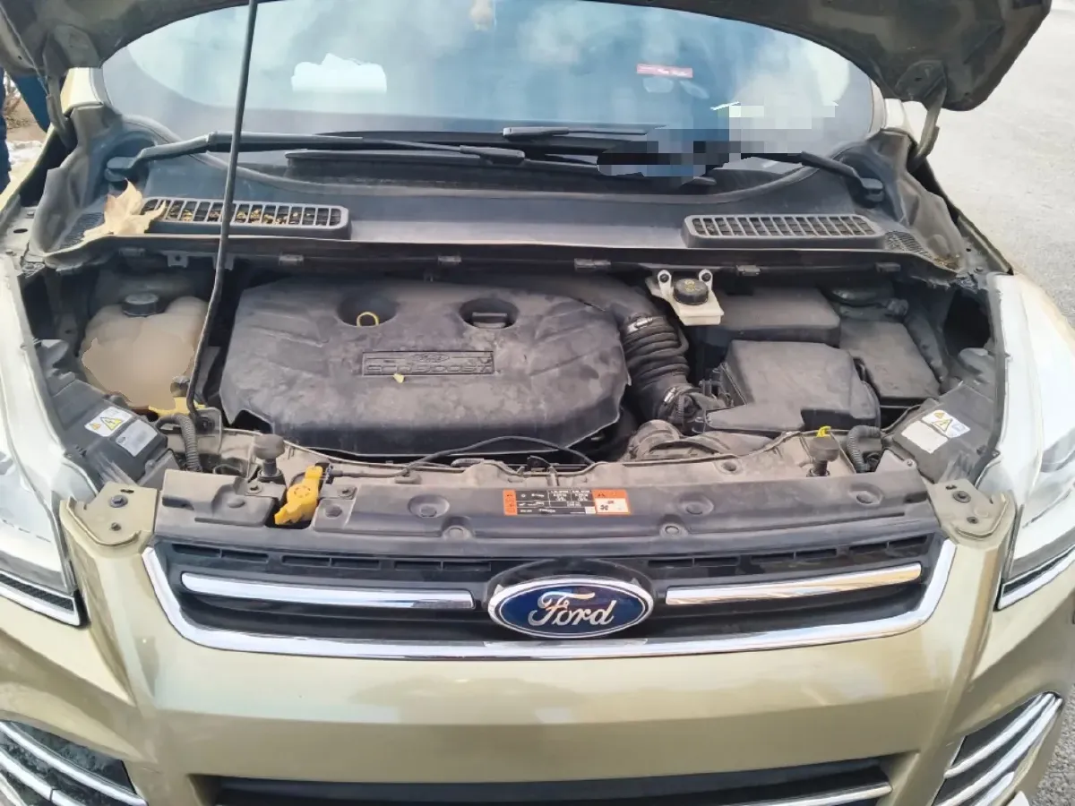 2015 Ford Kuga 2.0T 242HP L4 6AT,autocango,china used car exporter,china ev exporter,chinese used car exporter,chinese used ev exporter