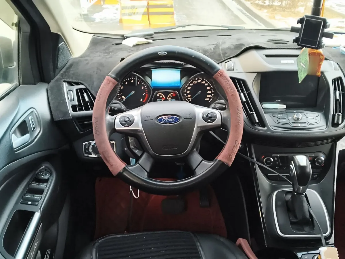 2015 Ford Kuga 2.0T 242HP L4 6AT,autocango,china used car exporter,china ev exporter,chinese used car exporter,chinese used ev exporter