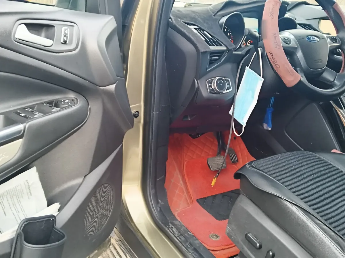 2015 Ford Kuga 2.0T 242HP L4 6AT,autocango,china used car exporter,china ev exporter,chinese used car exporter,chinese used ev exporter