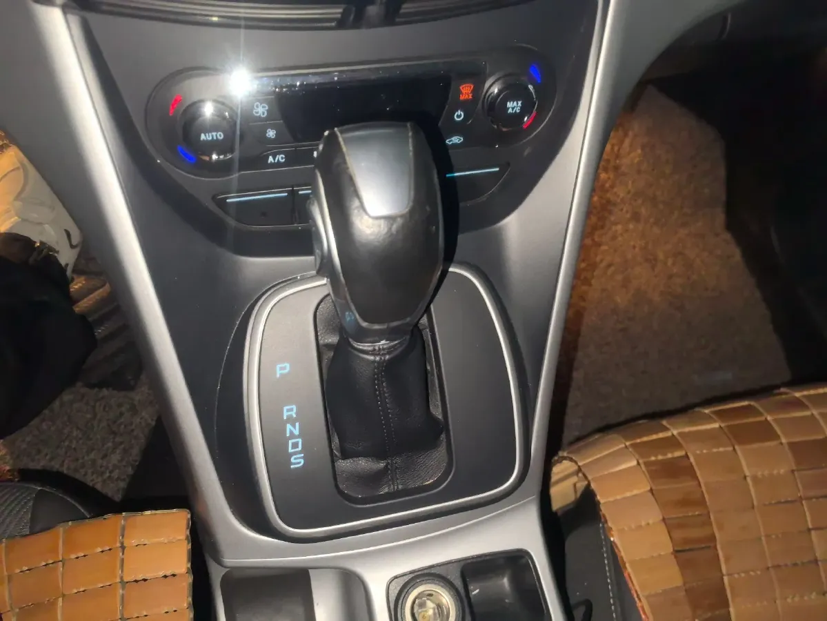 2015 Ford Kuga 1.5T 181HP L4 6AT,autocango,china used car exporter,china ev exporter,chinese used car exporter,chinese used ev exporter