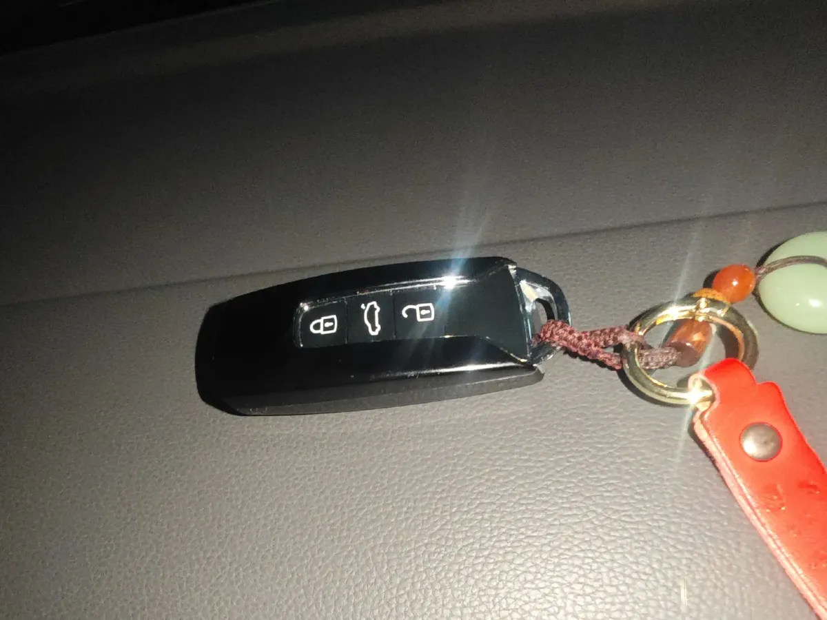 2021 Volkswagen Touareg 2.0T 245HP L4 8AT,autocango,china used car exporter,china ev exporter,chinese used car exporter,chinese used ev exporter