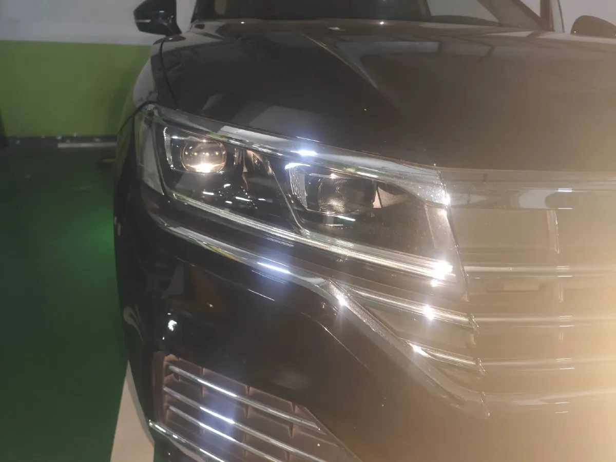2021 Volkswagen Touareg 2.0T 245HP L4 8AT,autocango,china used car exporter,china ev exporter,chinese used car exporter,chinese used ev exporter