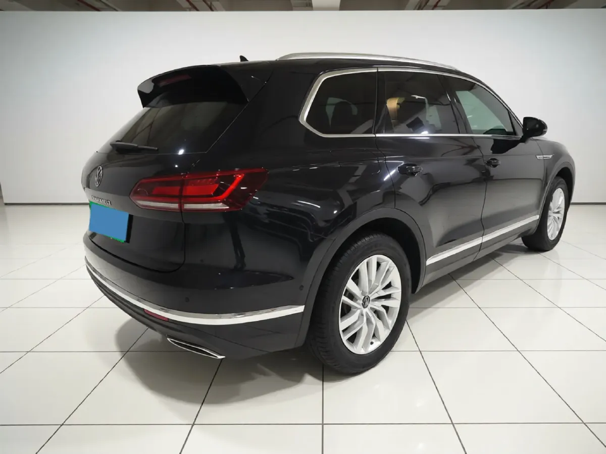 2021 Volkswagen Touareg 2.0T 245HP L4 8AT,autocango,china used car exporter,china ev exporter,chinese used car exporter,chinese used ev exporter