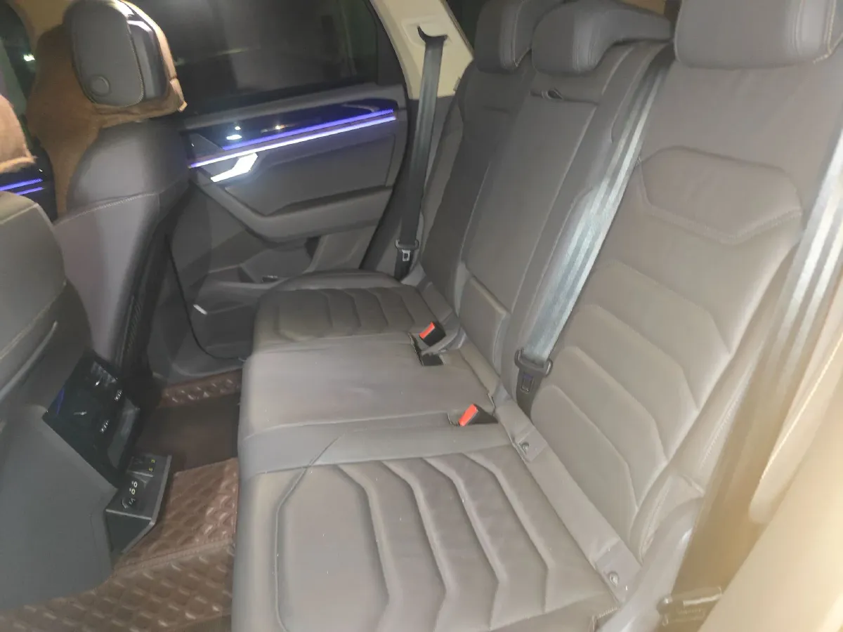 2021 Volkswagen Touareg 2.0T 245HP L4 8AT,autocango,china used car exporter,china ev exporter,chinese used car exporter,chinese used ev exporter