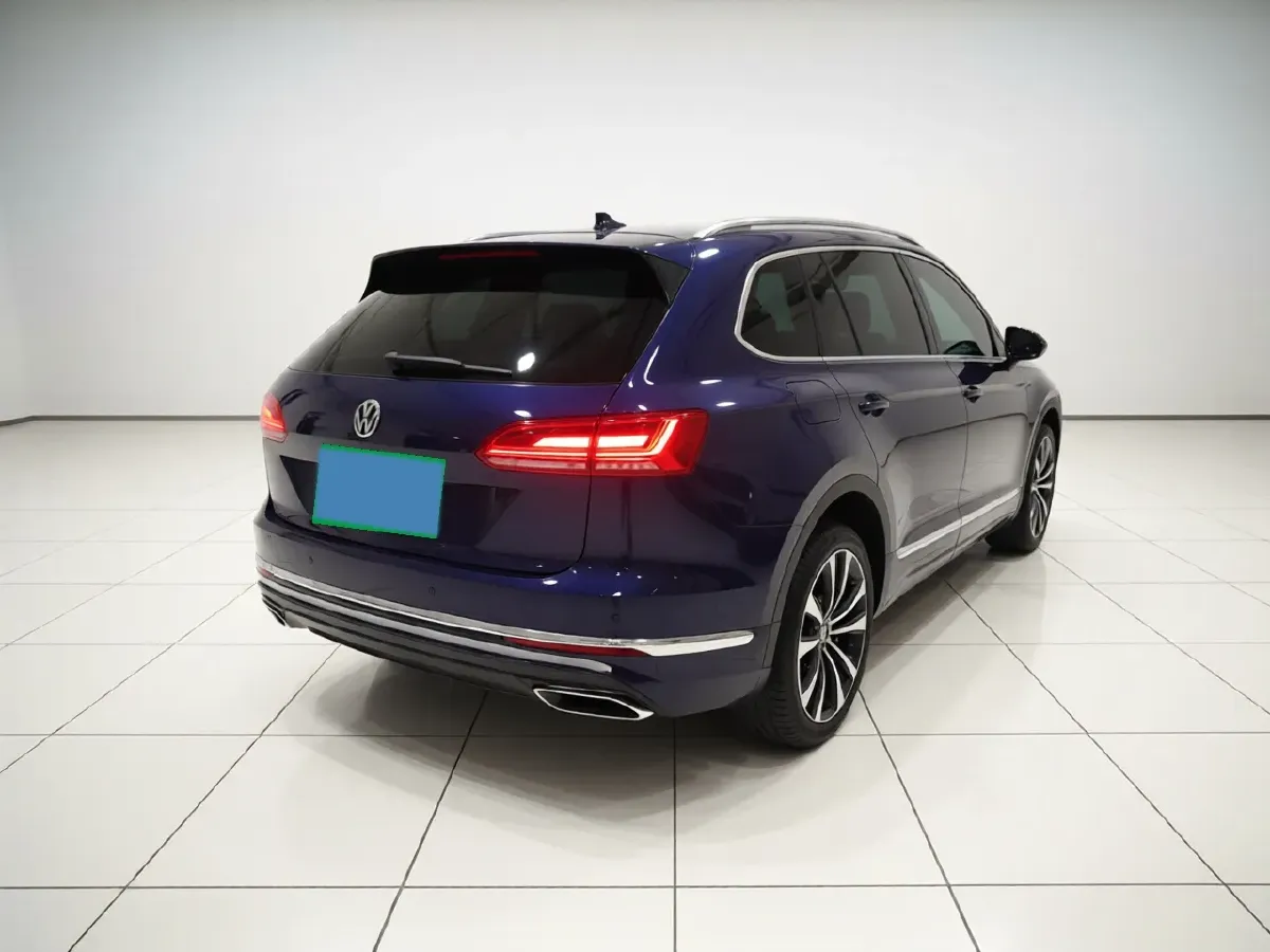 2021 Volkswagen Touareg 2.0T 245HP L4 8AT,autocango,china used car exporter,china ev exporter,chinese used car exporter,chinese used ev exporter