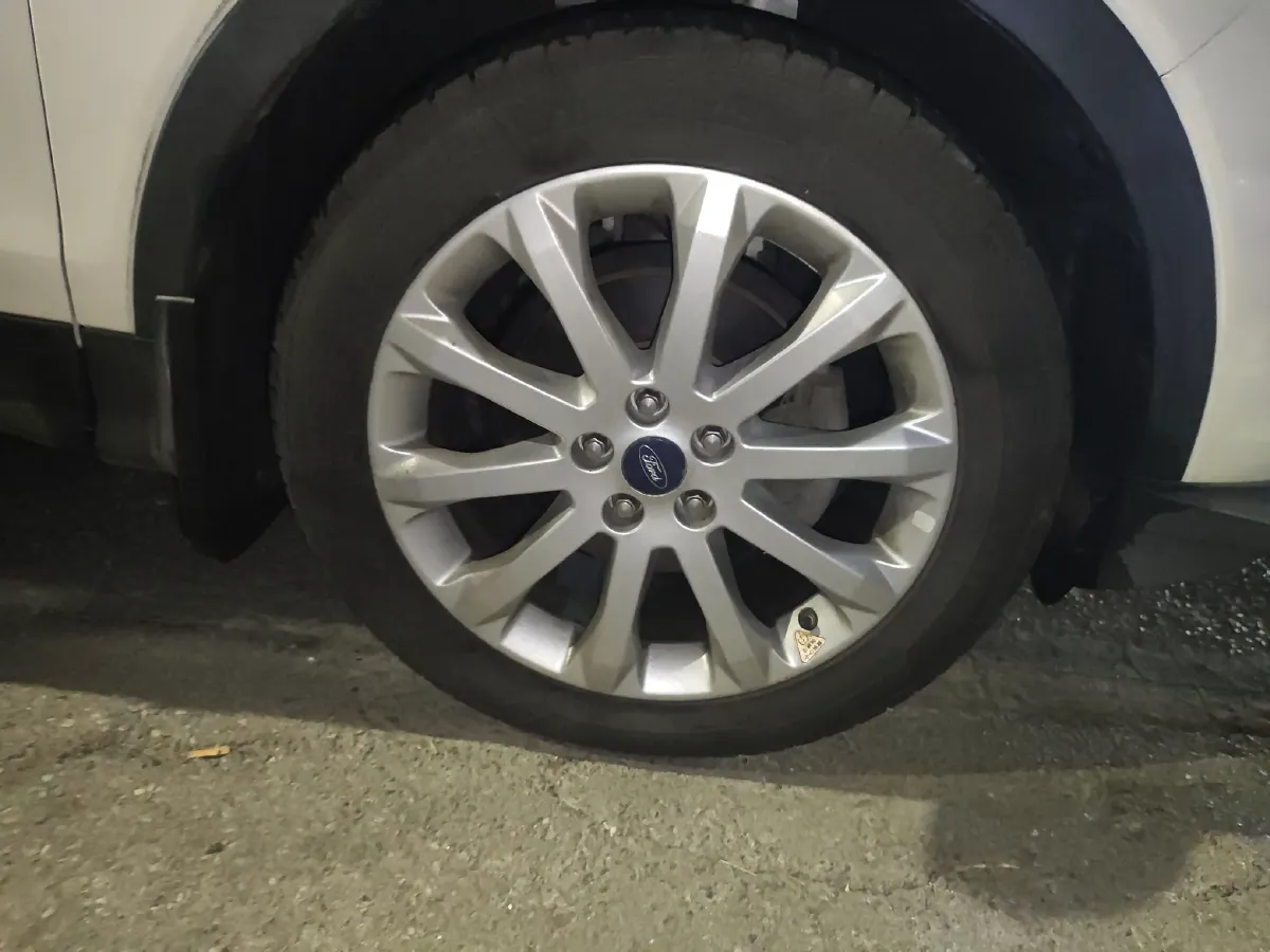 2015 Ford Kuga 1.5T 181HP L4 6AT,autocango,china used car exporter,china ev exporter,chinese used car exporter,chinese used ev exporter