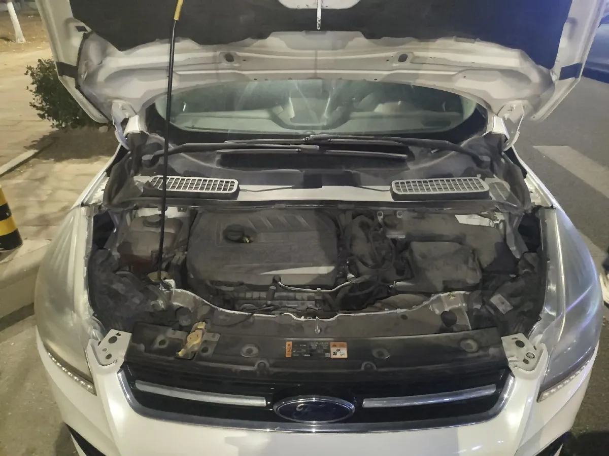 2015 Ford Kuga 1.5T 181HP L4 6AT,autocango,china used car exporter,china ev exporter,chinese used car exporter,chinese used ev exporter