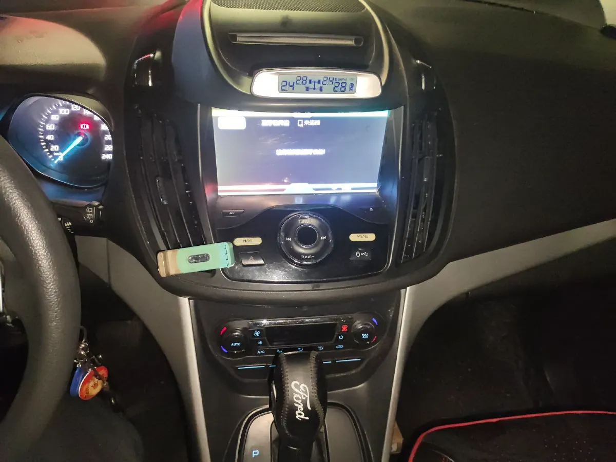 2015 Ford Kuga 1.5T 181HP L4 6AT,autocango,china used car exporter,china ev exporter,chinese used car exporter,chinese used ev exporter