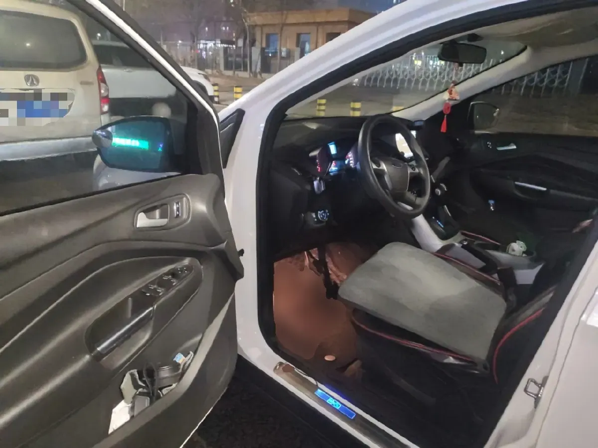 2015 Ford Kuga 1.5T 181HP L4 6AT,autocango,china used car exporter,china ev exporter,chinese used car exporter,chinese used ev exporter