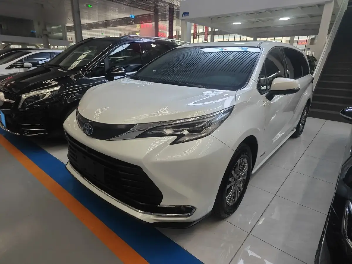 2021 Toyota Sienna 2.5L 192HP L4 E-CVT Hybrid