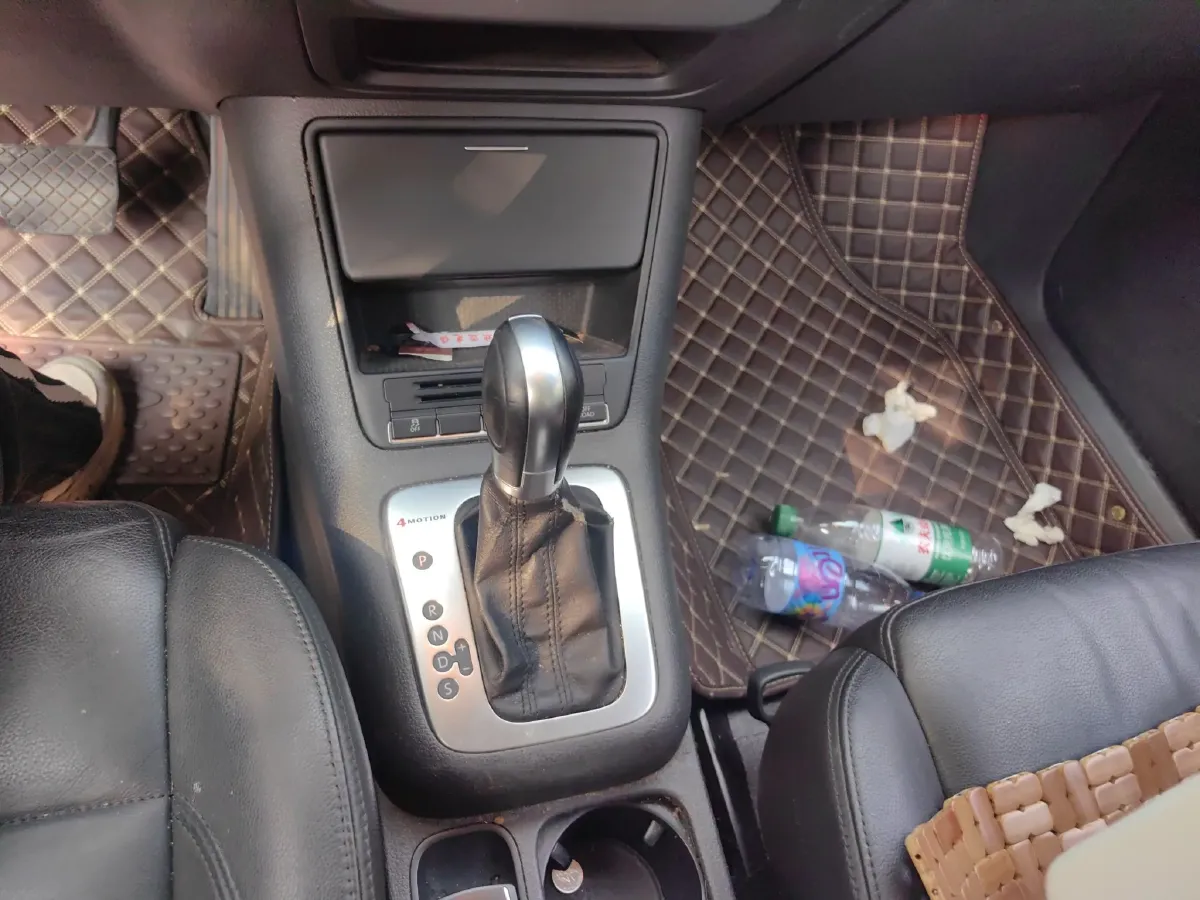 2015 Volkswagen Tiguan 2.0T 170HP L4 6AT,autocango,china used car exporter,china ev exporter,chinese used car exporter,chinese used ev exporter