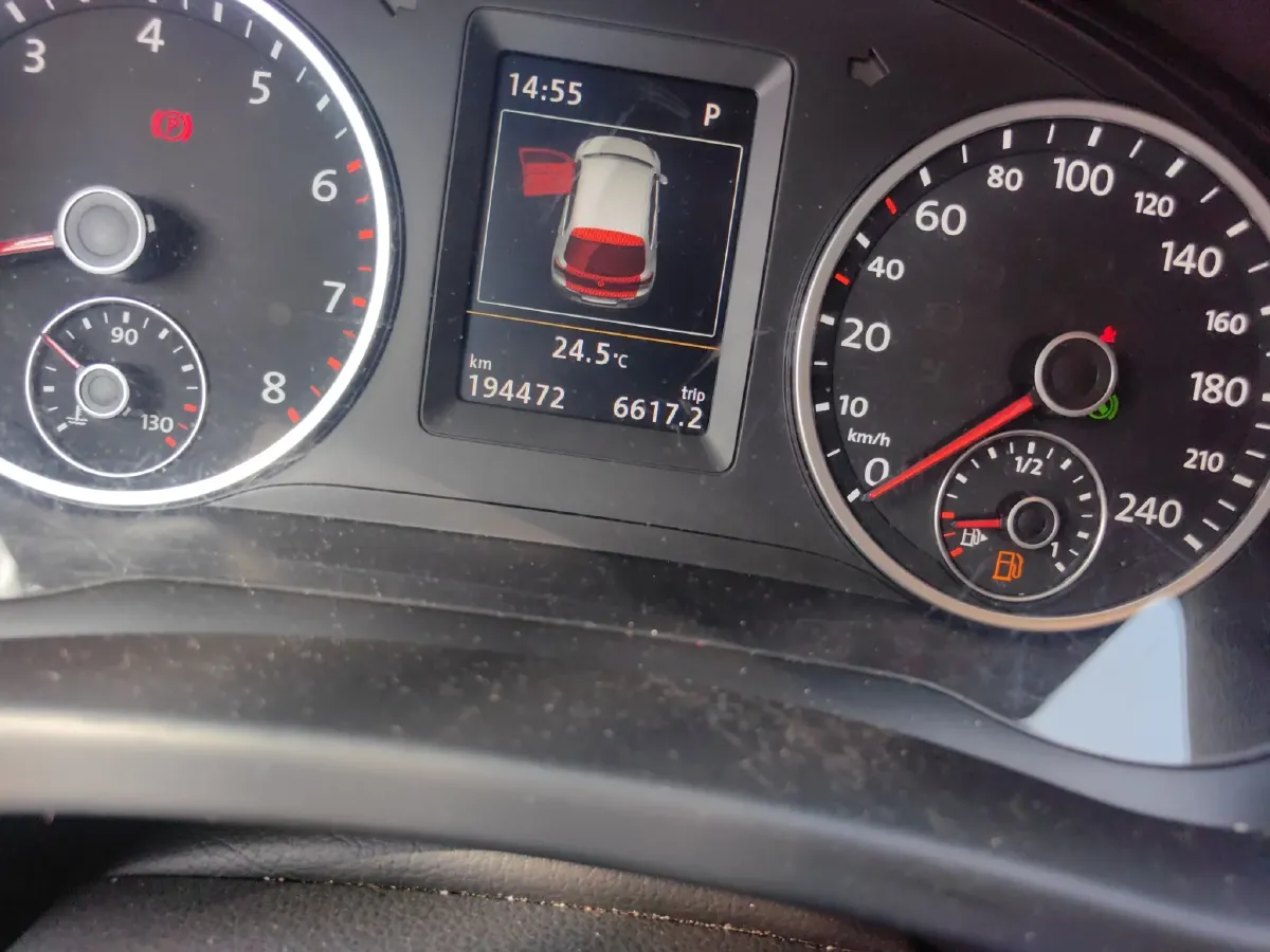 2015 Volkswagen Tiguan 2.0T 170HP L4 6AT,autocango,china used car exporter,china ev exporter,chinese used car exporter,chinese used ev exporter