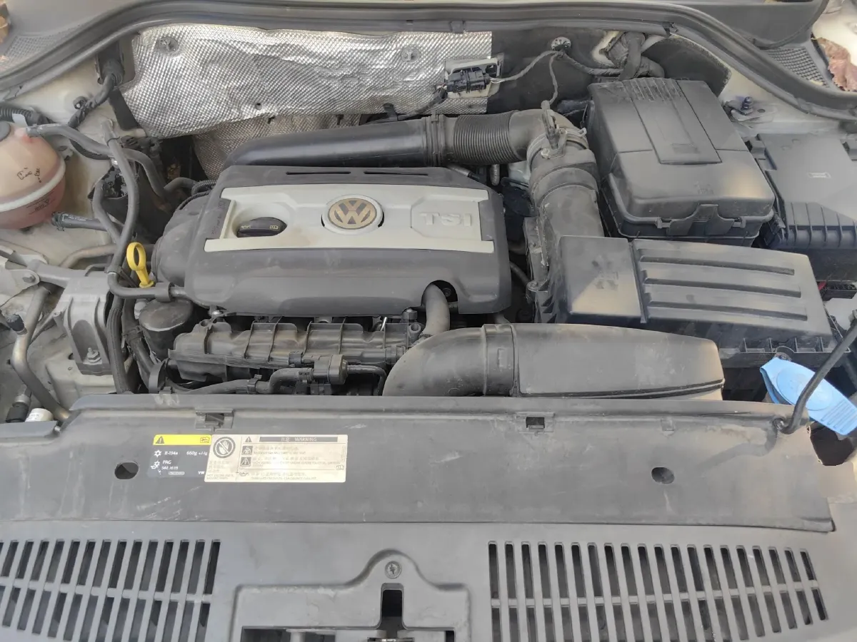 2015 Volkswagen Tiguan 2.0T 170HP L4 6AT,autocango,china used car exporter,china ev exporter,chinese used car exporter,chinese used ev exporter