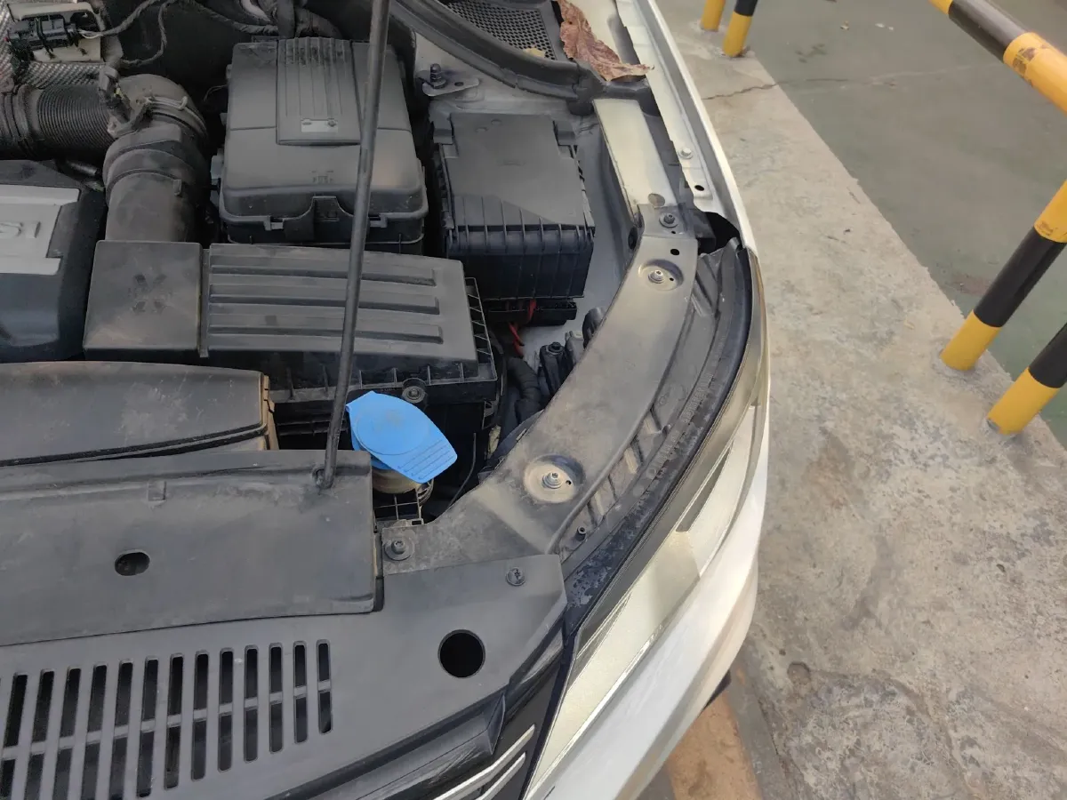 2015 Volkswagen Tiguan 2.0T 170HP L4 6AT,autocango,china used car exporter,china ev exporter,chinese used car exporter,chinese used ev exporter