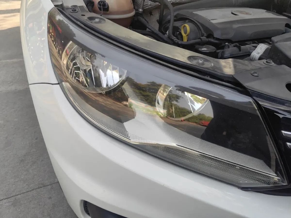 2015 Volkswagen Tiguan 2.0T 170HP L4 6AT,autocango,china used car exporter,china ev exporter,chinese used car exporter,chinese used ev exporter