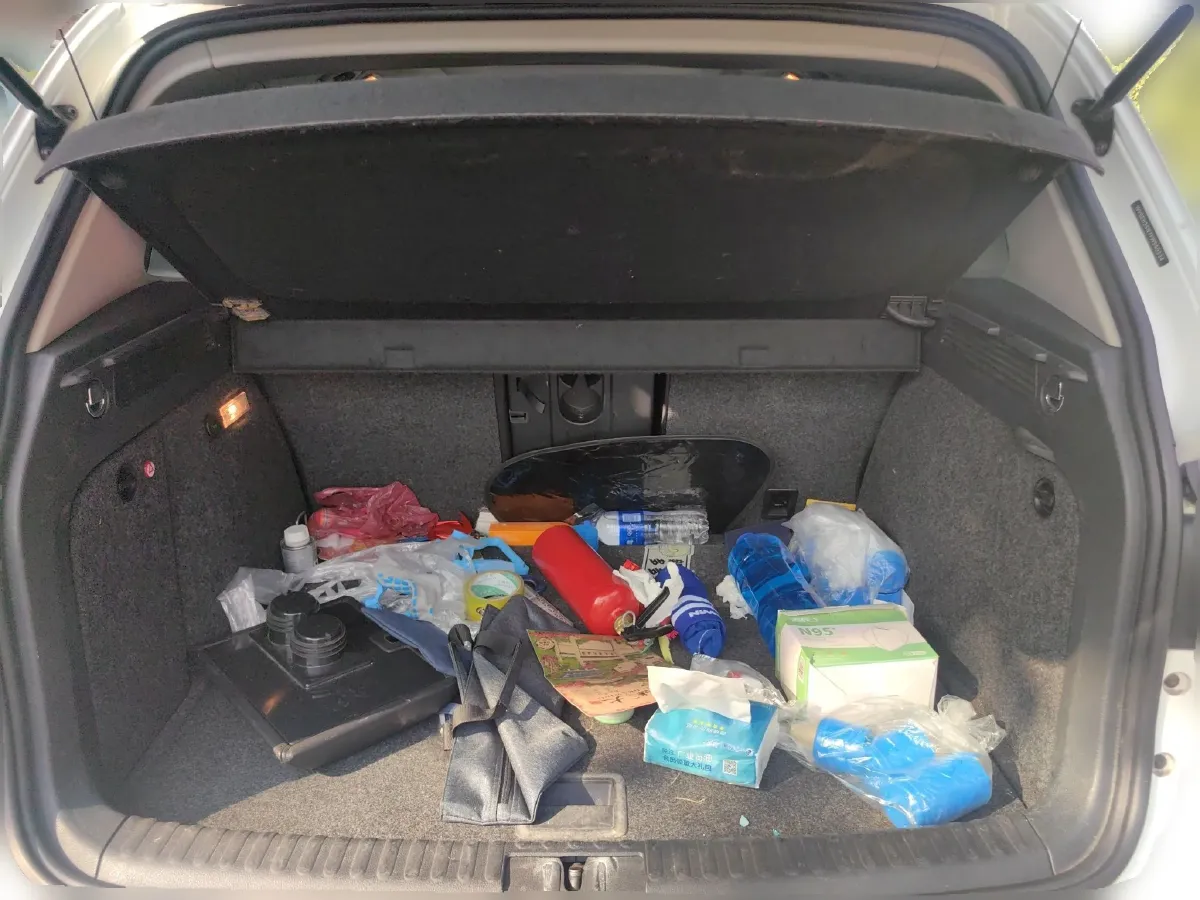 2015 Volkswagen Tiguan 2.0T 170HP L4 6AT,autocango,china used car exporter,china ev exporter,chinese used car exporter,chinese used ev exporter