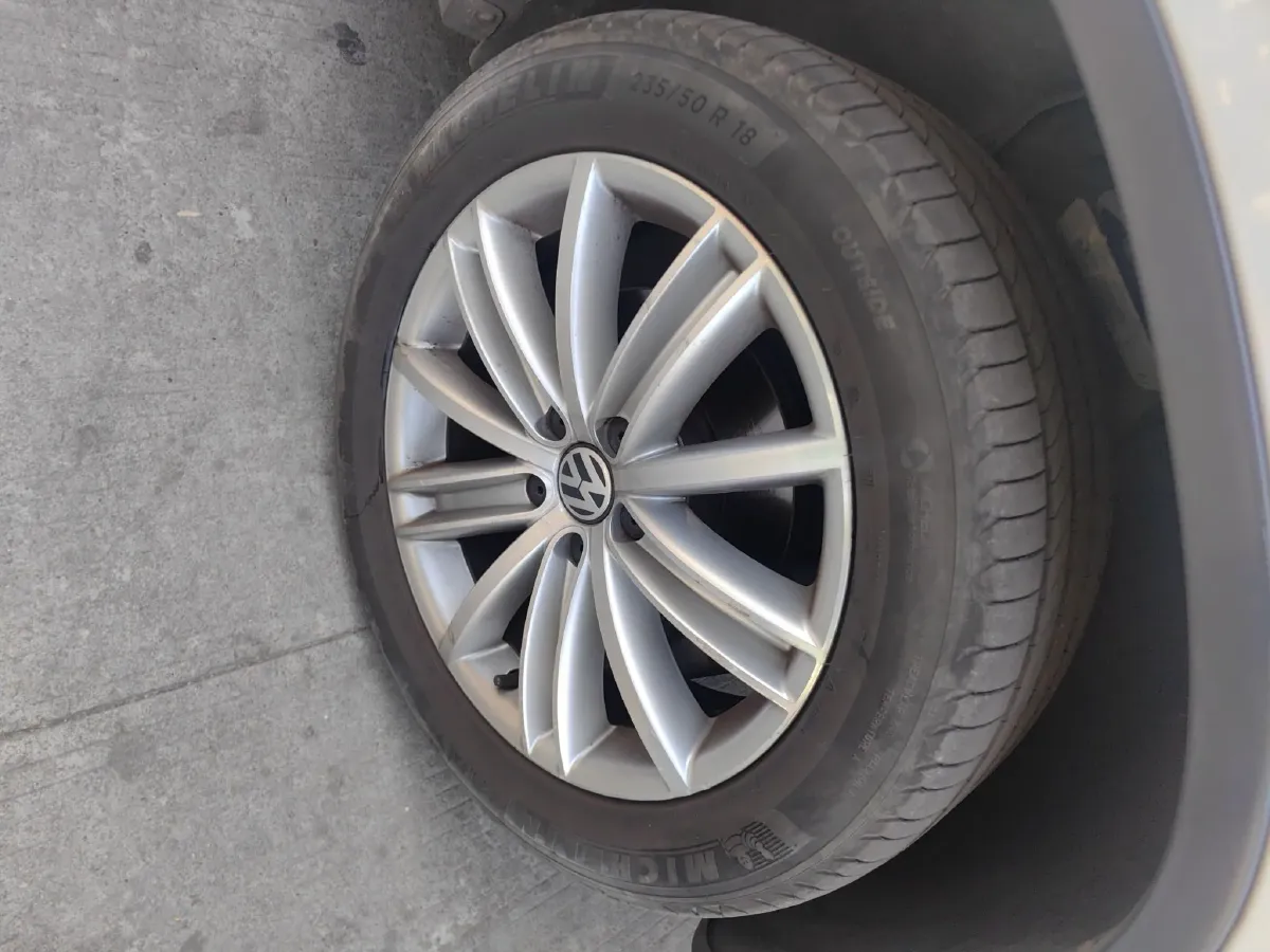 2015 Volkswagen Tiguan 2.0T 170HP L4 6AT,autocango,china used car exporter,china ev exporter,chinese used car exporter,chinese used ev exporter