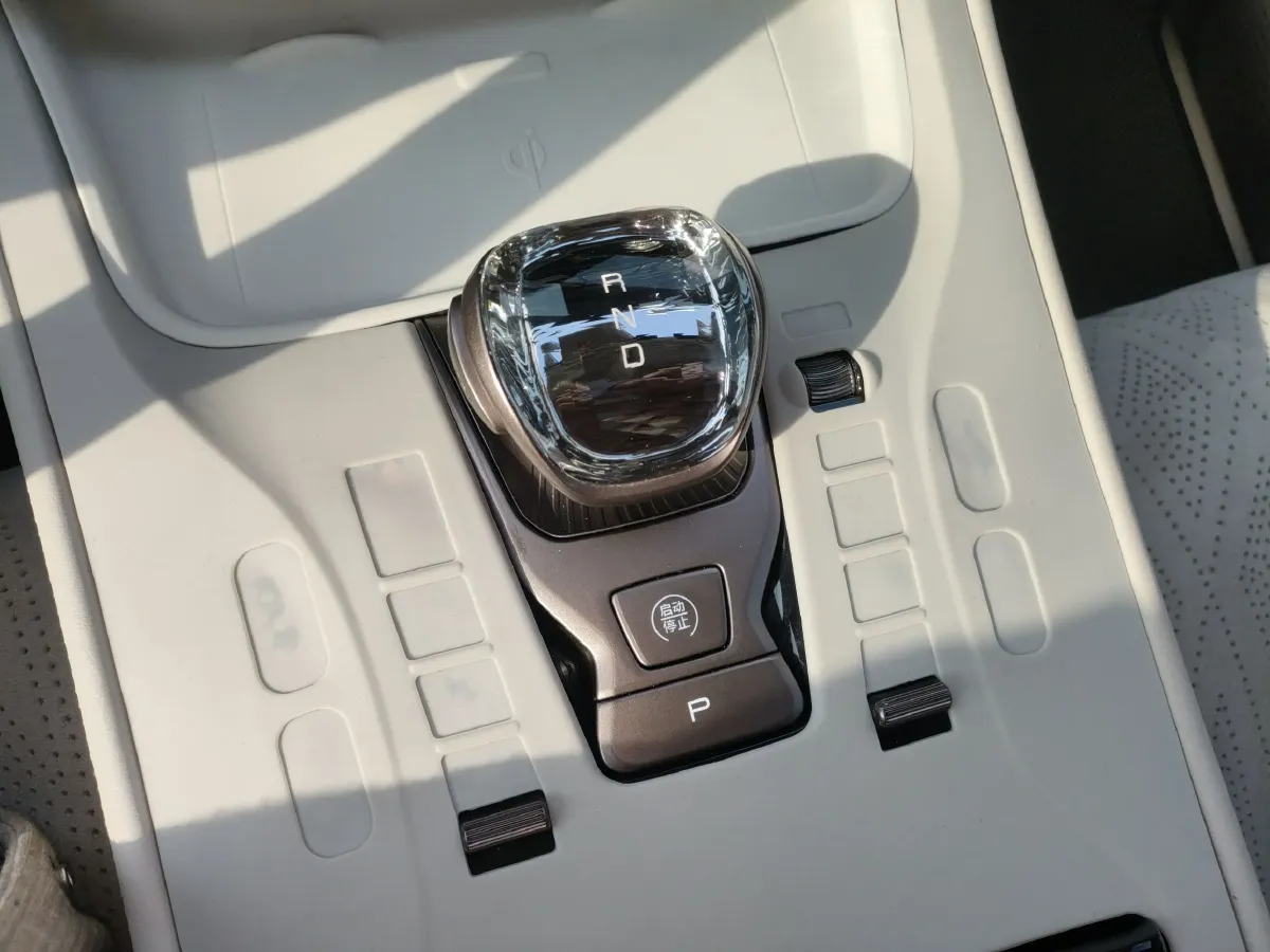 2022 Denza D9 1.5T 139HP L4 E-CVT PHEV 40.06KWH,autocango,china used car exporter,china ev exporter,chinese used car exporter,chinese used ev exporter