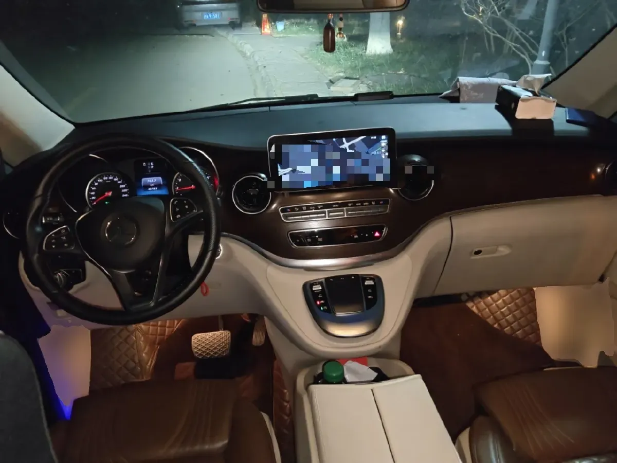 2022 Mercedes-Benz V Class 2.0T 211HP L4 9AT,autocango,china used car exporter,china ev exporter,chinese used car exporter,chinese used ev exporter