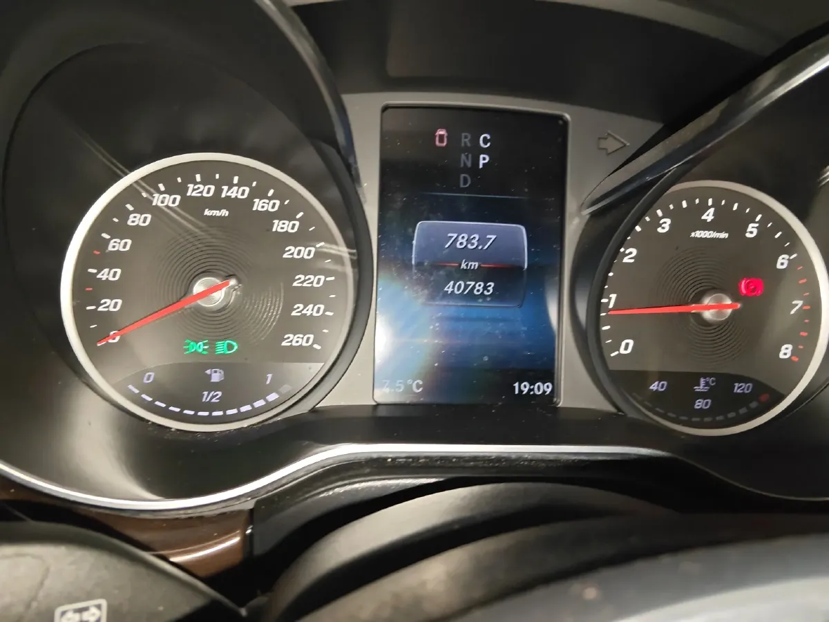 2022 Mercedes-Benz V Class 2.0T 211HP L4 9AT,autocango,china used car exporter,china ev exporter,chinese used car exporter,chinese used ev exporter