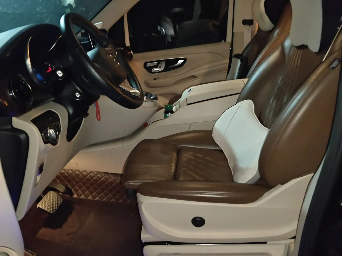 2022 Mercedes-Benz V Class 2.0T 211HP L4 9AT,autocango,china used car exporter,china ev exporter,chinese used car exporter,chinese used ev exporter