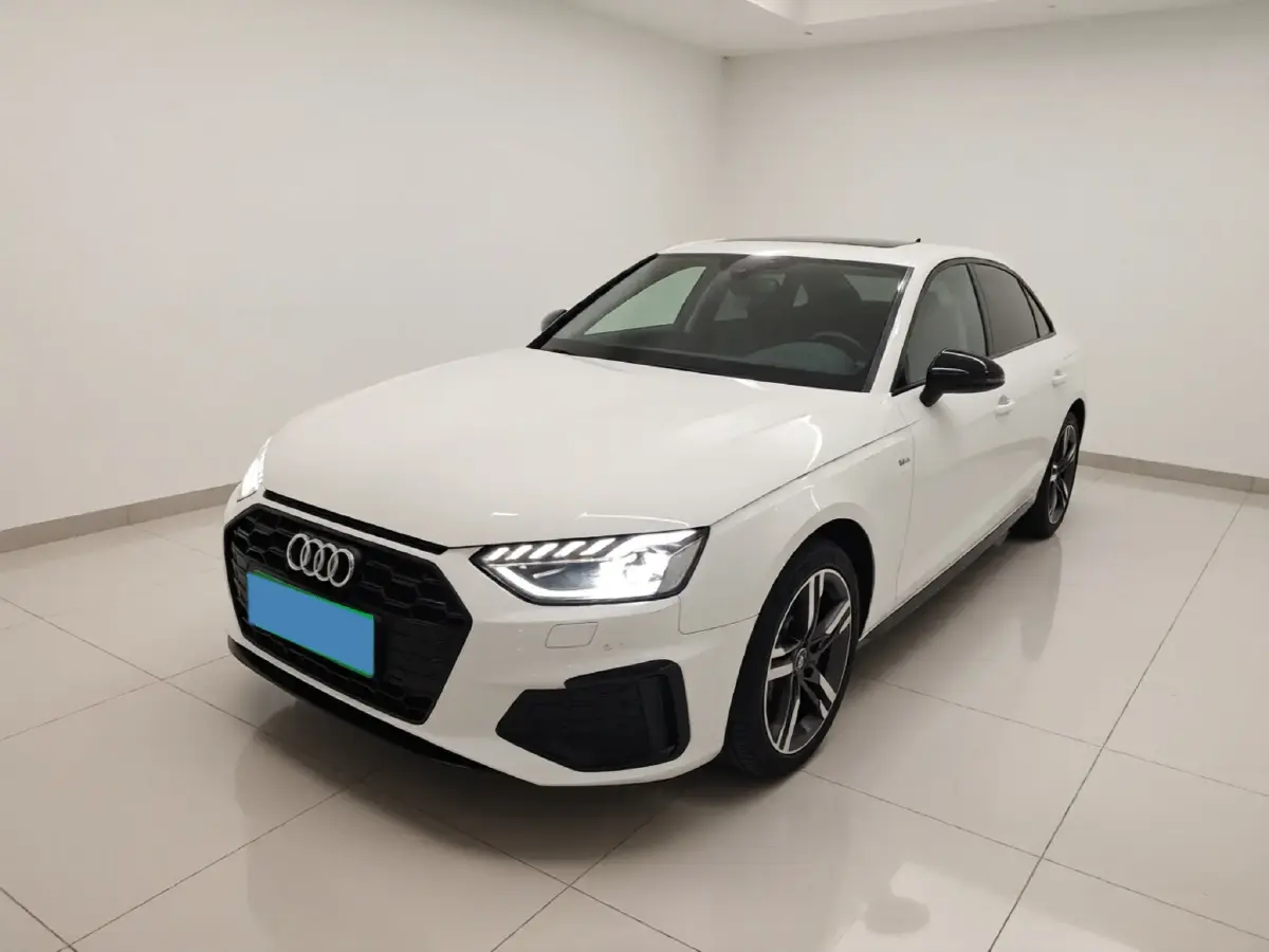 2022 Audi A4L 2.0T 190HP L4 7DCT