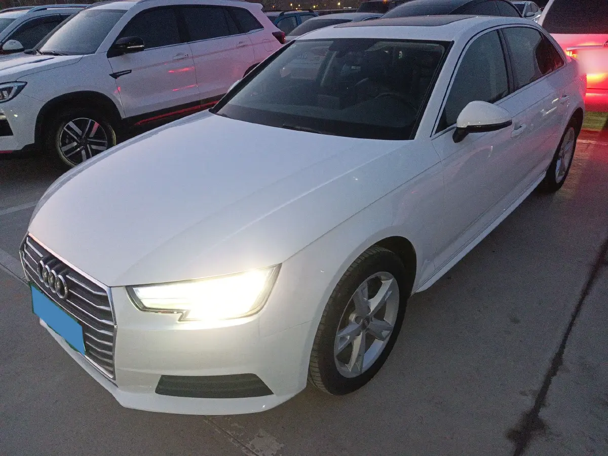 2017 Audi A4L 2.0T 190HP L4 7DCT