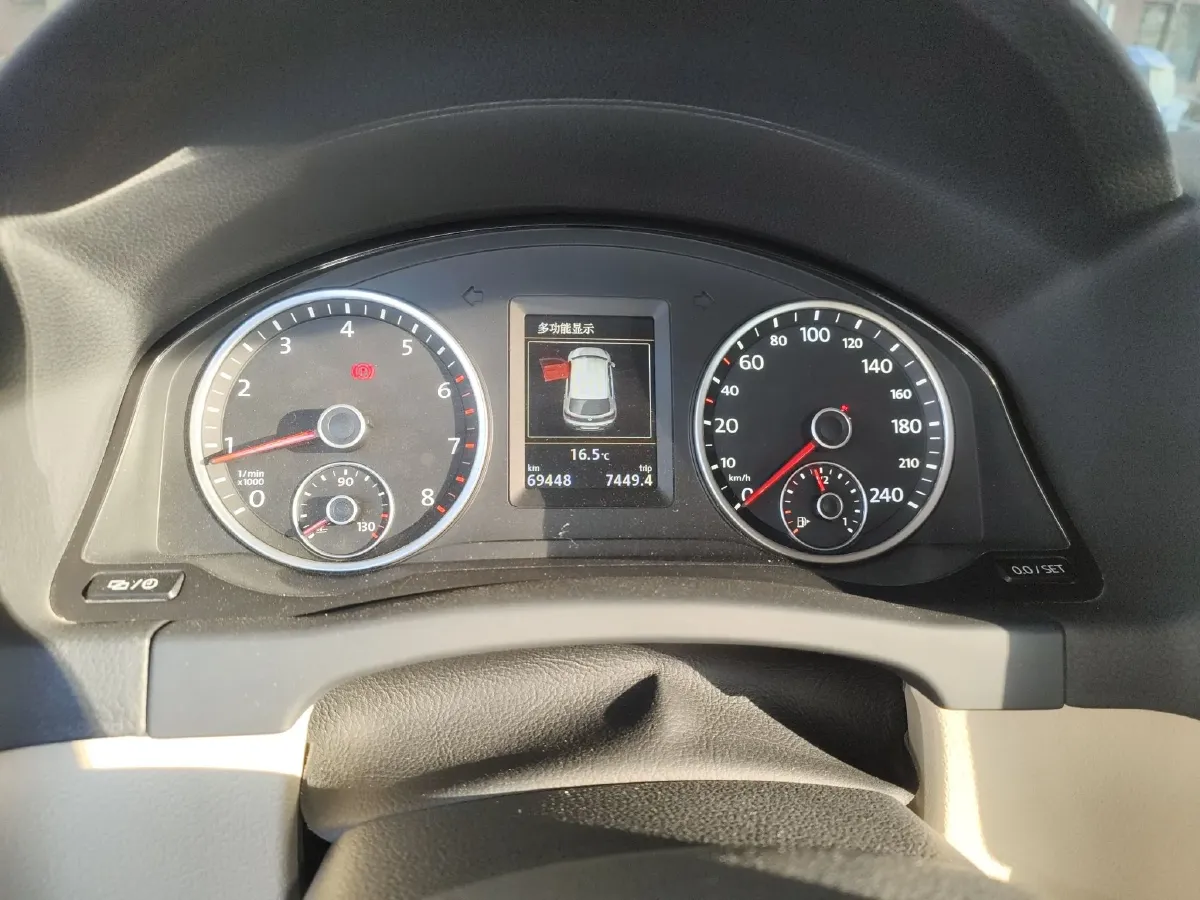 2015 Volkswagen Tiguan 1.8T 160HP L4 6AT,autocango,china used car exporter,china ev exporter,chinese used car exporter,chinese used ev exporter