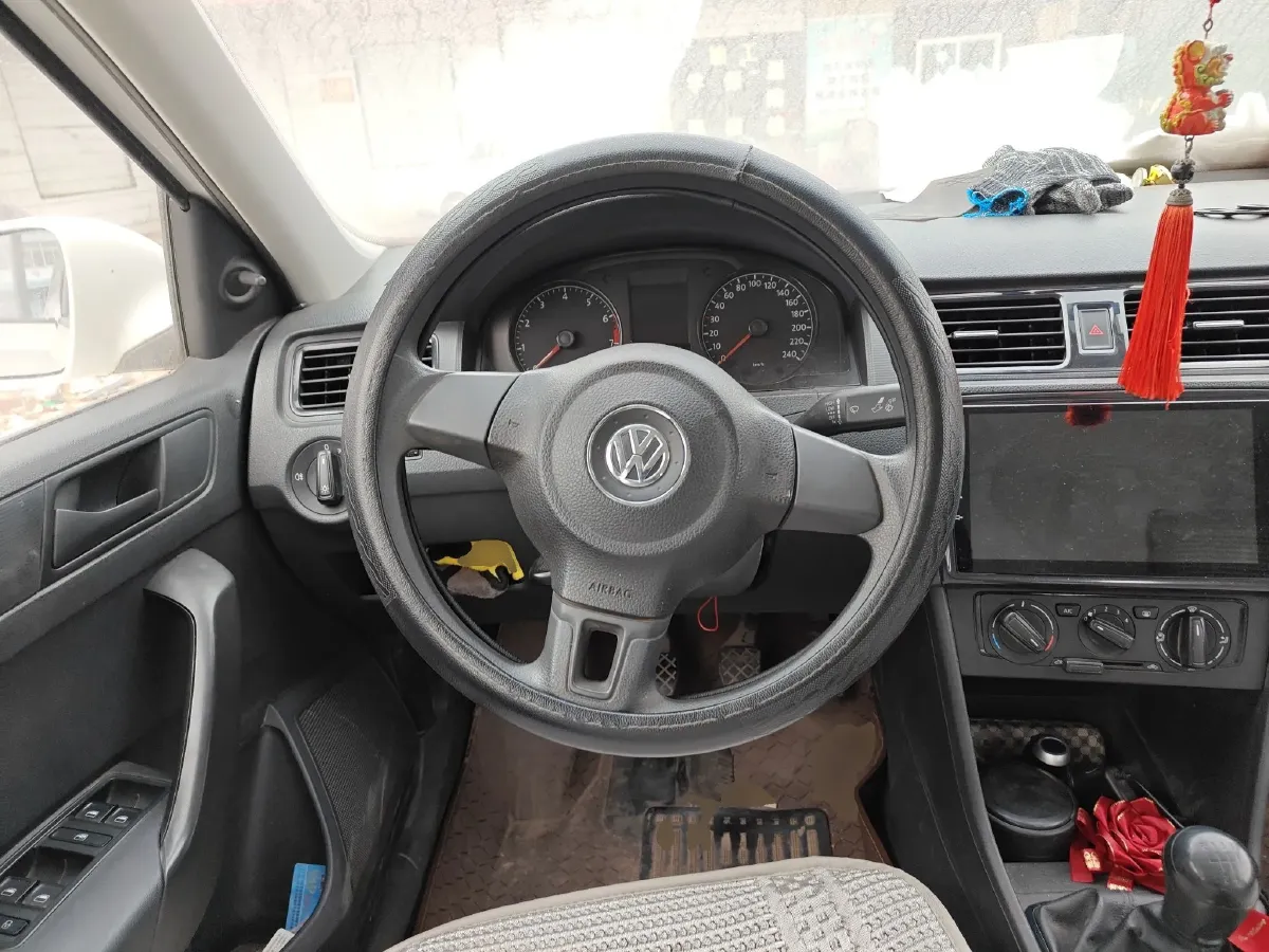 2013 Volkswagen Santana 1.6L 110HP L4 5MT,autocango,china used car exporter,china ev exporter,chinese used car exporter,chinese used ev exporter