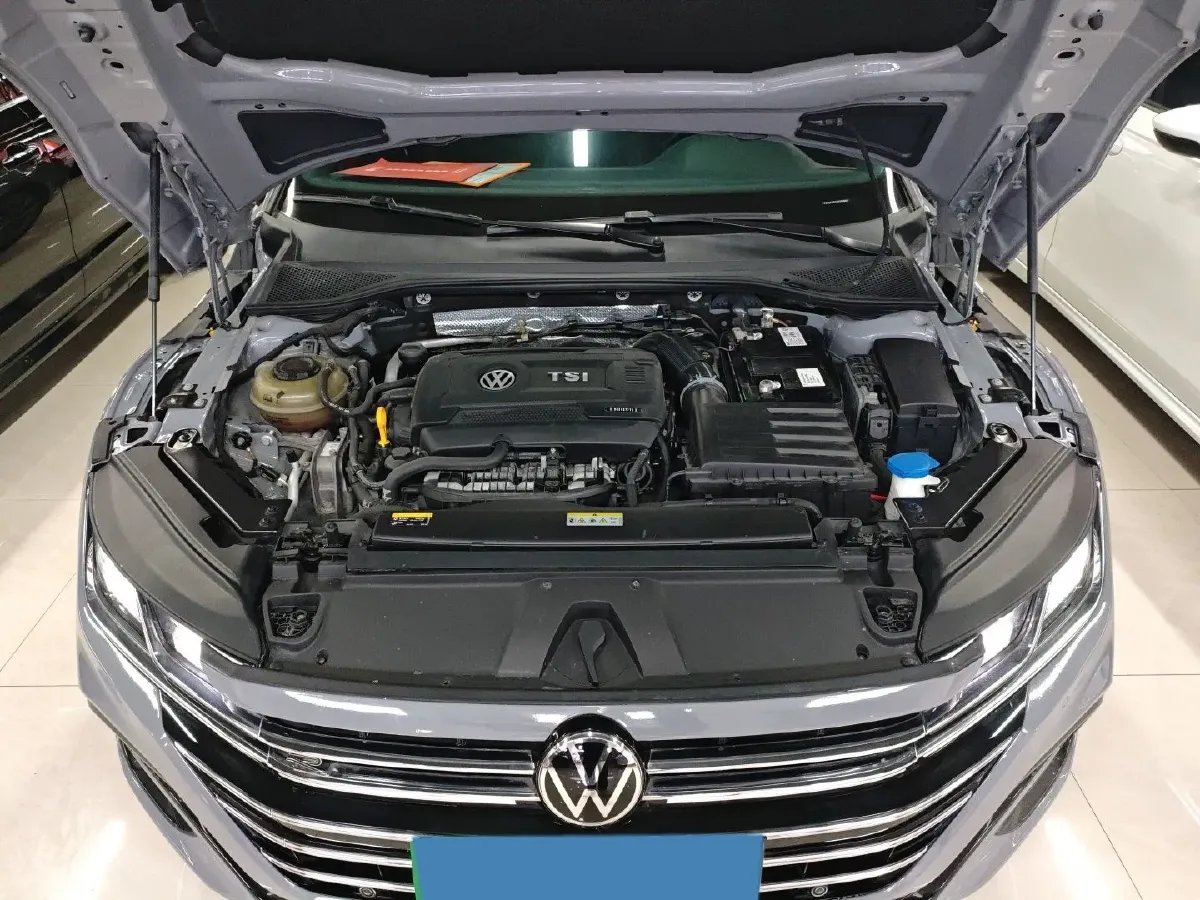 2023 Volkswagen CC 2.0T 220HP L4 7DCT,autocango,china used car exporter,china ev exporter,chinese used car exporter,chinese used ev exporter