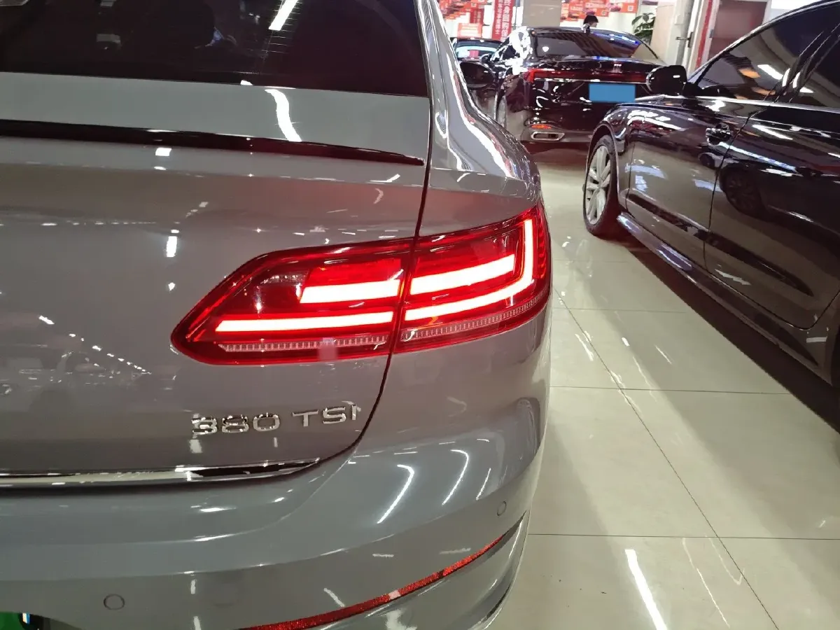 2023 Volkswagen CC 2.0T 220HP L4 7DCT,autocango,china used car exporter,china ev exporter,chinese used car exporter,chinese used ev exporter