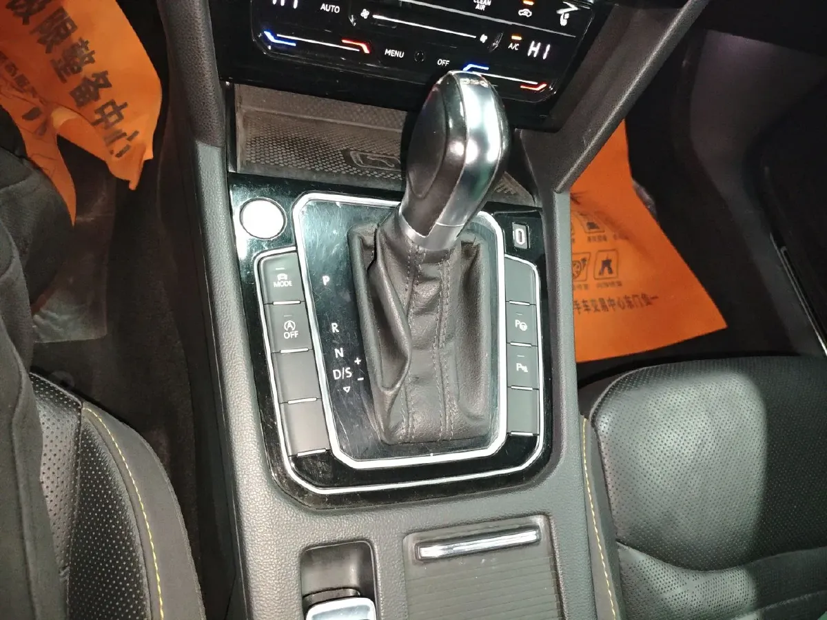 2023 Volkswagen CC 2.0T 220HP L4 7DCT,autocango,china used car exporter,china ev exporter,chinese used car exporter,chinese used ev exporter