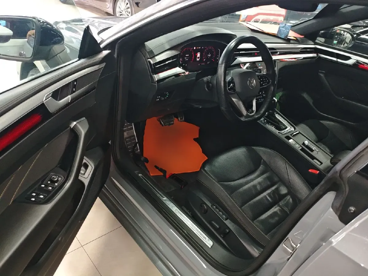 2023 Volkswagen CC 2.0T 220HP L4 7DCT,autocango,china used car exporter,china ev exporter,chinese used car exporter,chinese used ev exporter