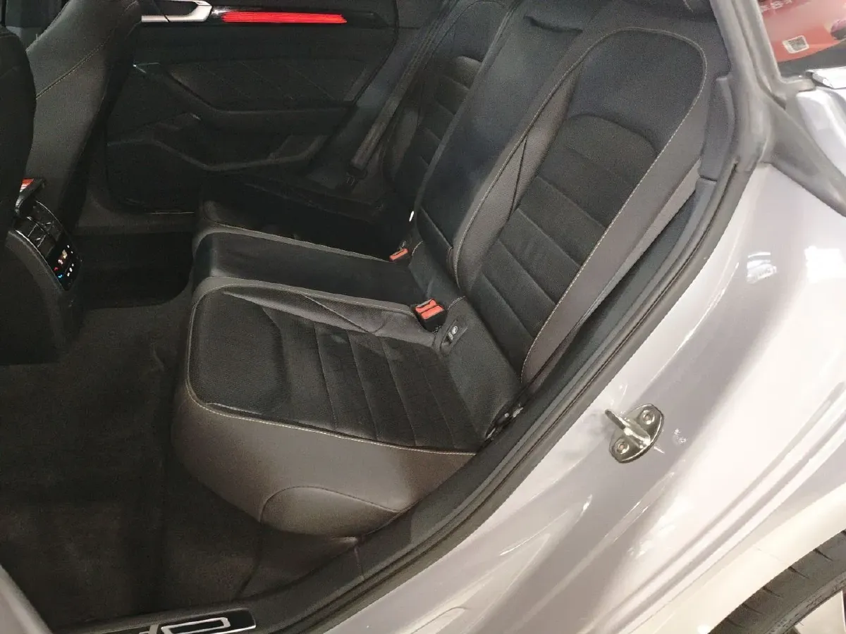 2023 Volkswagen CC 2.0T 220HP L4 7DCT,autocango,china used car exporter,china ev exporter,chinese used car exporter,chinese used ev exporter