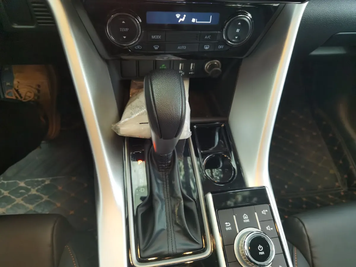 2021 Ford New Era Transit 2.2T 140HP L4 6AMT,autocango,china used car exporter,china ev exporter,chinese used car exporter,chinese used ev exporter