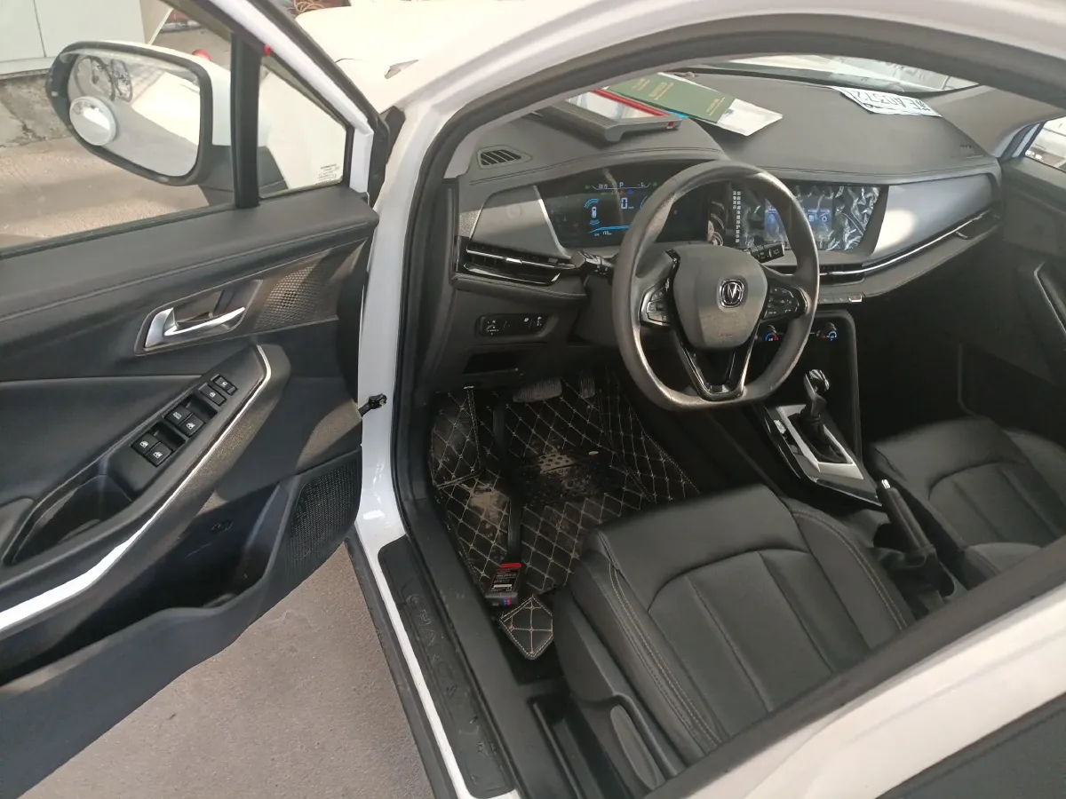 2021 ChangAn CS15 1.5L 107HP L4 5DCT,autocango,china used car exporter,china ev exporter,chinese used car exporter,chinese used ev exporter